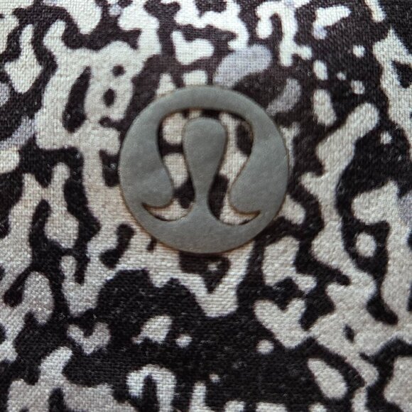 Lululemon Tracker Short V *4" - 8 Sporadic Black Rhino Grey - Picture 5 of 6